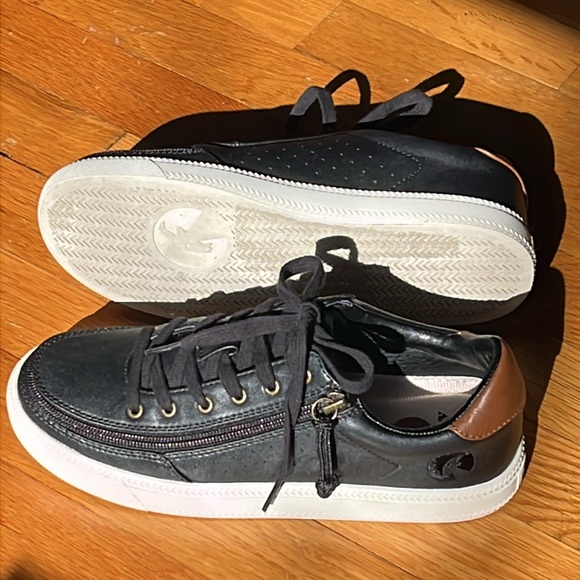 Billy Low Sneaker Wrap Around Zipper Black with White Sole Women's Size 6.5 - Picture 3 of 8